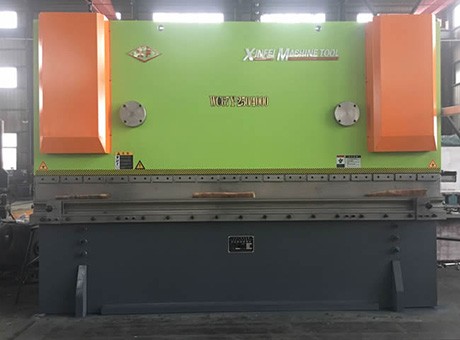 WC67Y-250T4000液壓折彎機(jī)(可調(diào)工作臺）